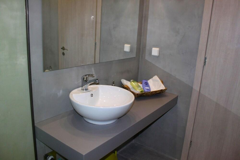 Mulberry Suites Rhodes City Екстериор снимка